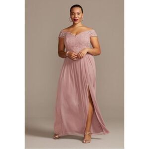 ✨HP✨Off-the-Shoulder Lace and Mesh Bridesmaid Dress✨